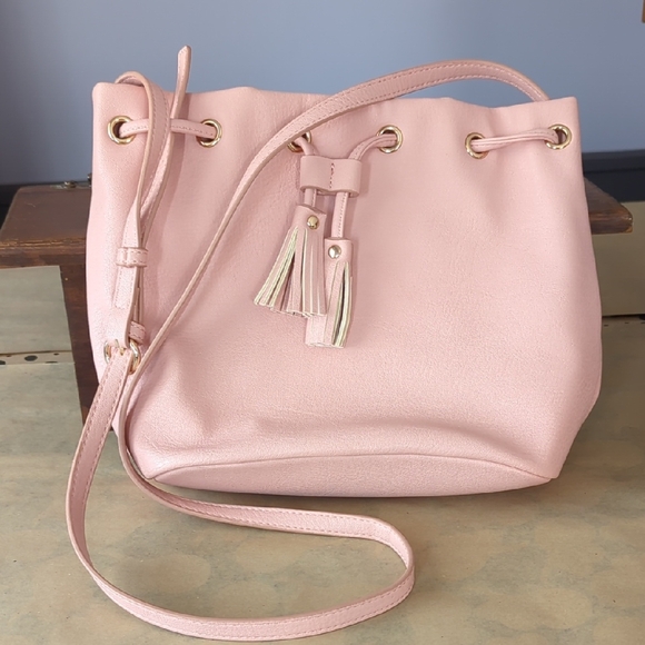 Chic Pink Tassel Shoulder Bag - Picture 1 of 7